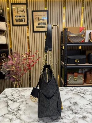 michael kor s jet set travel chain shoulder tote bag witch dust bag 5553 michael kor s jet set travel chain shoulder tote bag witch dust bag 5553