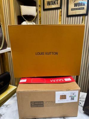 louiss vuitton onthego mm empreinte with&double og box and dust bag 6008 louiss vuitton onthego mm empreinte with&double og box and dust bag 6008