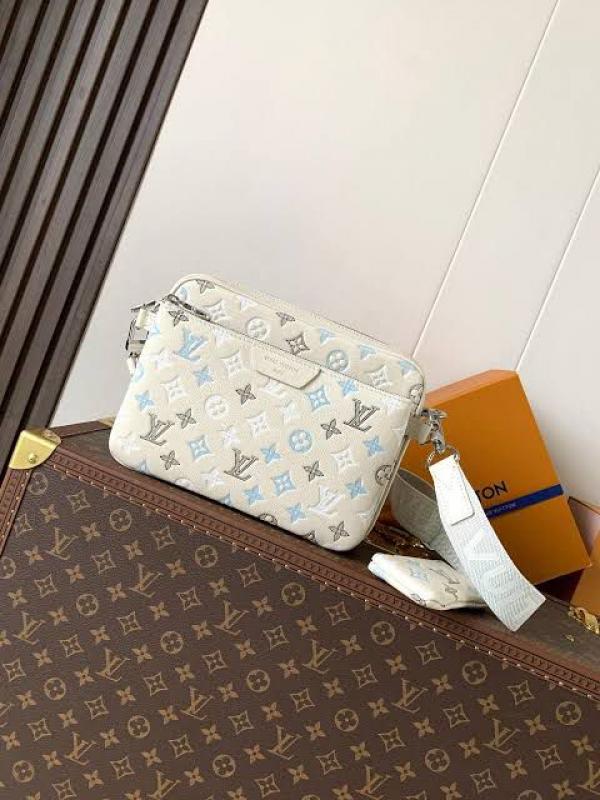 louiss vuitton lv m28854 virgil abloh trio messenger multi crossbody bag with og box & dust bag beige white louiss vuitton lv m28854 virgil abloh trio messenger multi crossbody bag with og box & dust bag beige white