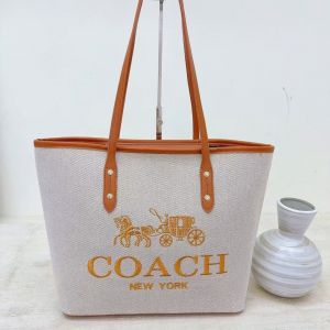 coac h voyager jet set print tote bag with dust bag 5508