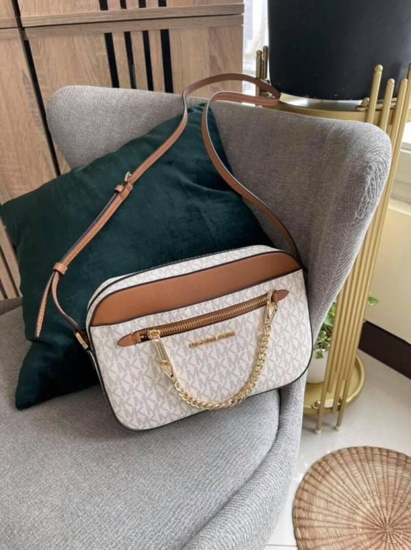 michaell kors jet set 10399 beige front zip camera crossbody with original box & dust cover beige brown michaell kors jet set 10399 beige front zip camera crossbody with original box & dust cover beige brown