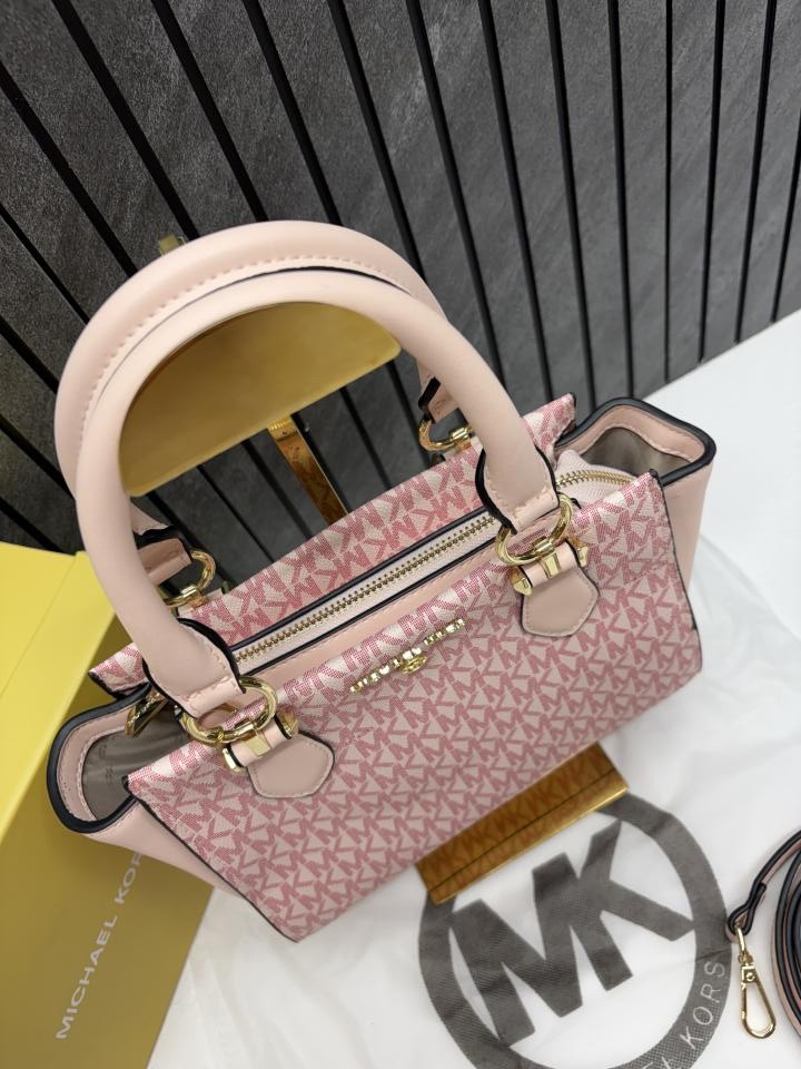 michaell kors 1687 pink marilyn small satchel with og box & dust cover pink michaell kors 1687 pink marilyn small satchel with og box & dust cover pink