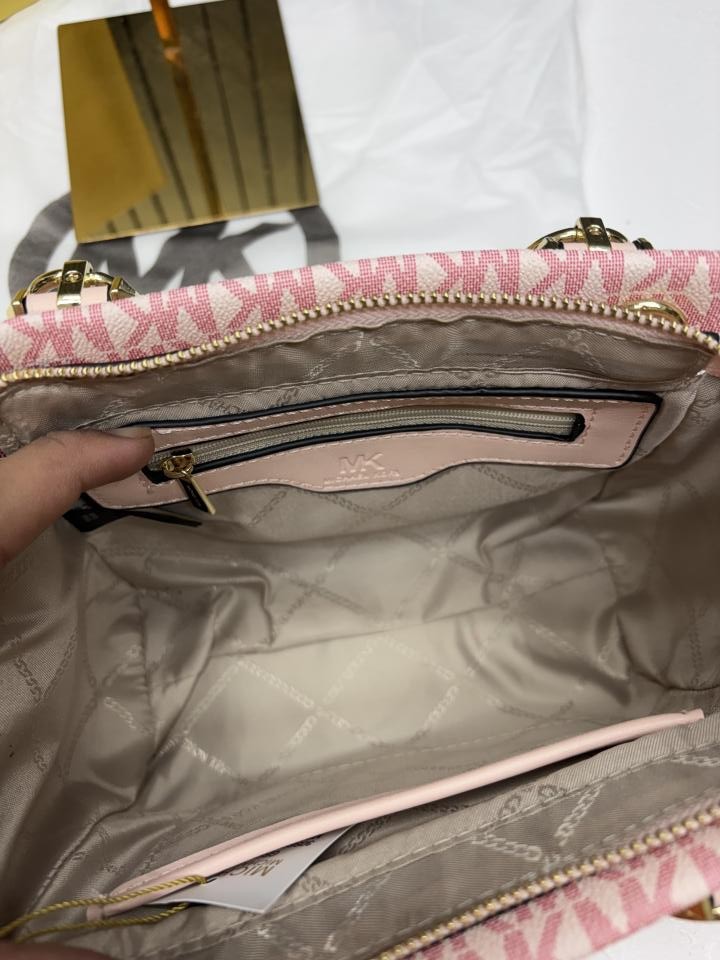 michaell kors 1687 pink marilyn small satchel with og box & dust cover pink michaell kors 1687 pink marilyn small satchel with og box & dust cover pink
