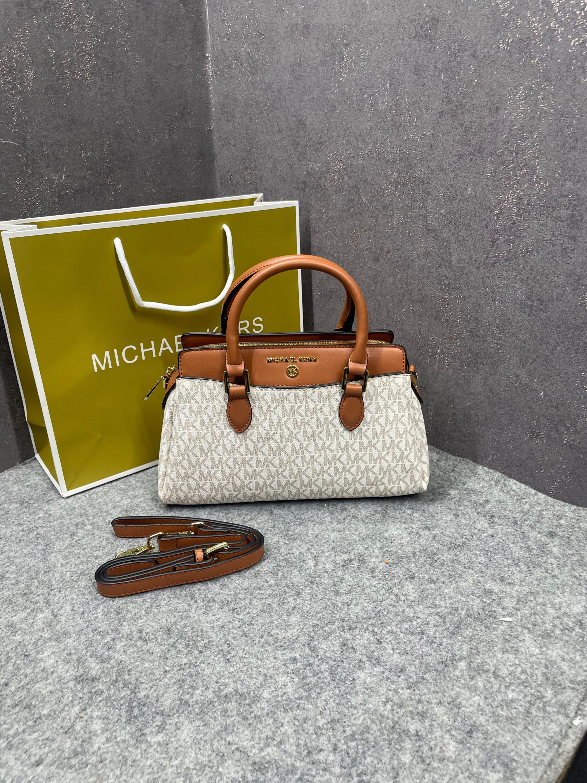 michaell kors arden satchel with og box & dust cover 2387 beige brown michaell kors arden satchel with og box & dust cover 2387 beige brown
