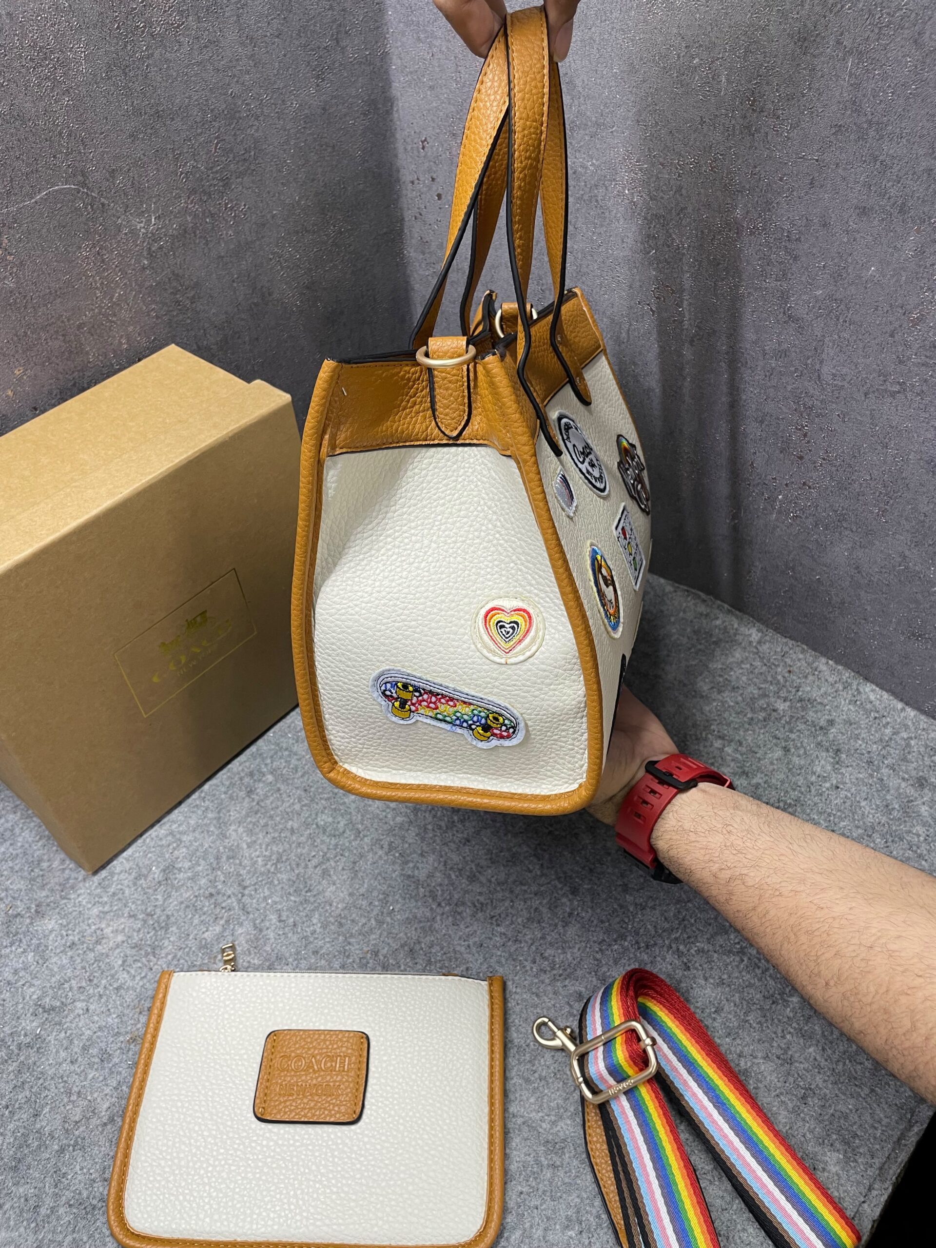 coaach field medium c05 tote 22 colorful patches collections with og box & dust cover c05 coaach field medium c05 tote 22 colorful patches collections with og box & dust cover c05