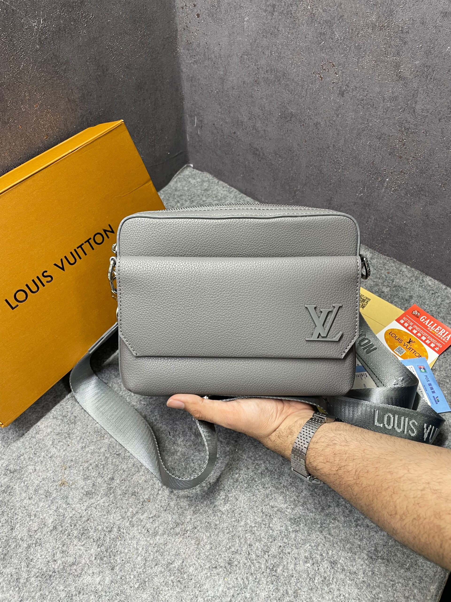 louuis vuitton fastline grey messenger unisex with og box & dust bag grey 22611 louuis vuitton fastline grey messenger unisex with og box & dust bag grey 22611