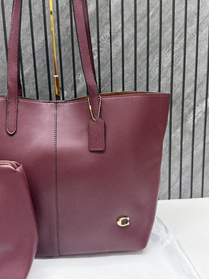 coacchh wine red north tote with dustcover & pouch 8203 wine red coacchh wine red north tote with dustcover & pouch 8203 wine red