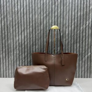 coacchh coffee north tote with dustcover & pouch 8203 coffee