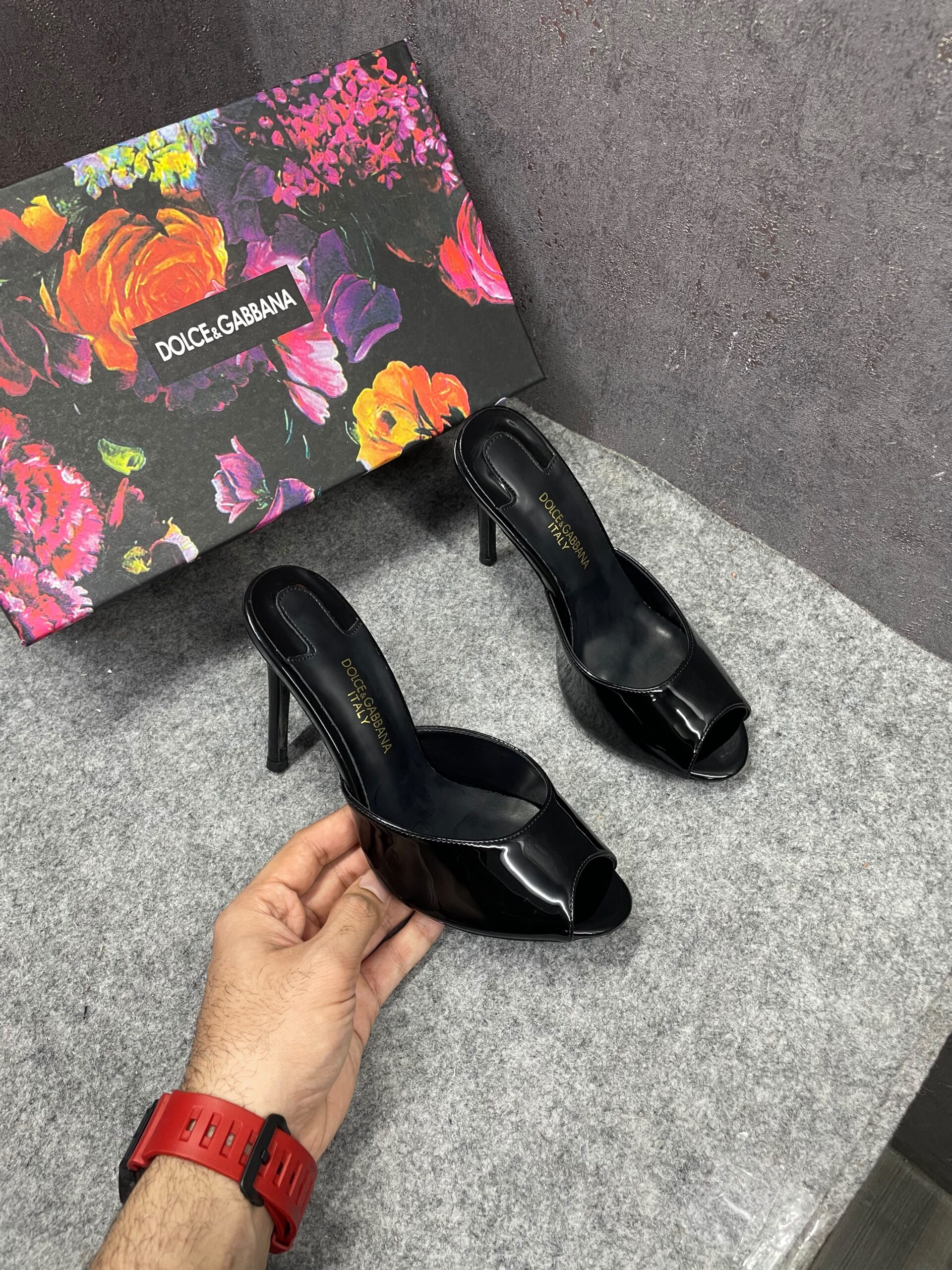 dolcce & gabbanna keira mules glossy patent leather d&g distinct stiletto heel with og box dolcce & gabbanna keira mules glossy patent leather d&g distinct stiletto heel with og box