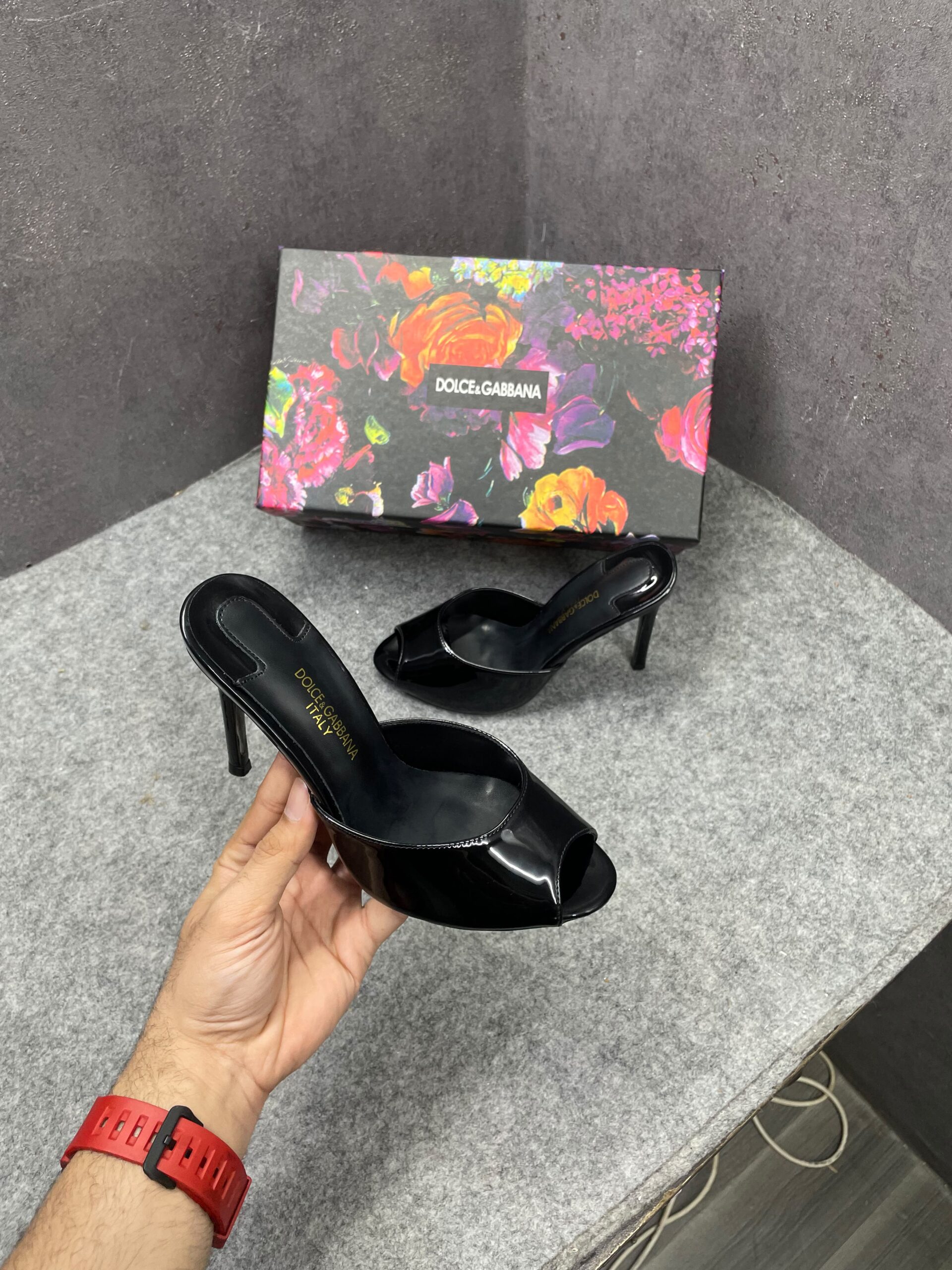 dolcce & gabbanna keira mules glossy patent leather d&g distinct stiletto heel with og box dolcce & gabbanna keira mules glossy patent leather d&g distinct stiletto heel with og box