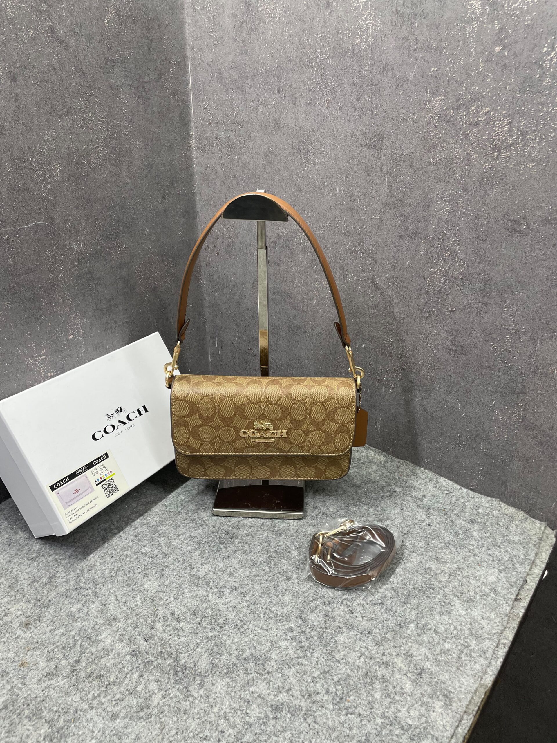 coacch brynn c4 brown shoulder bag signature canvas with og box & dust cover brown coacch brynn c4 brown shoulder bag signature canvas with og box & dust cover brown