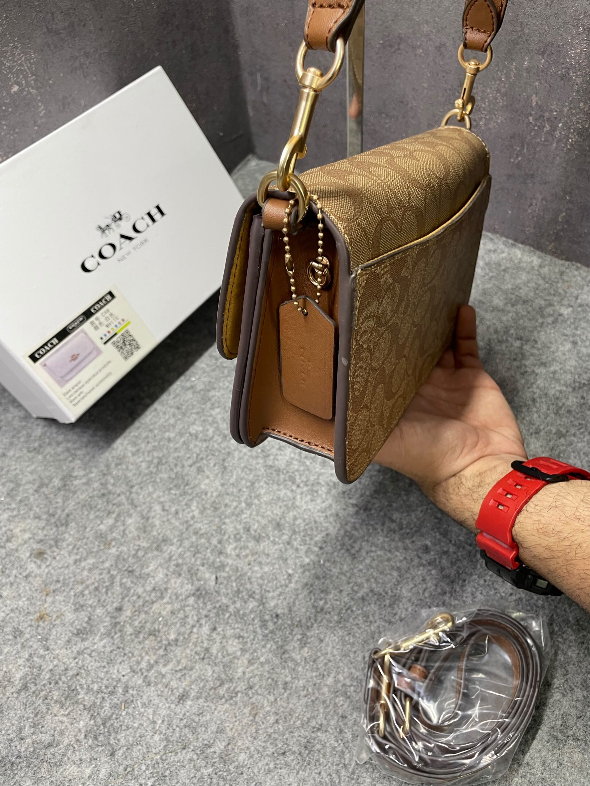 coacch brynn c4 brown shoulder bag signature canvas with og box & dust cover brown coacch brynn c4 brown shoulder bag signature canvas with og box & dust cover brown