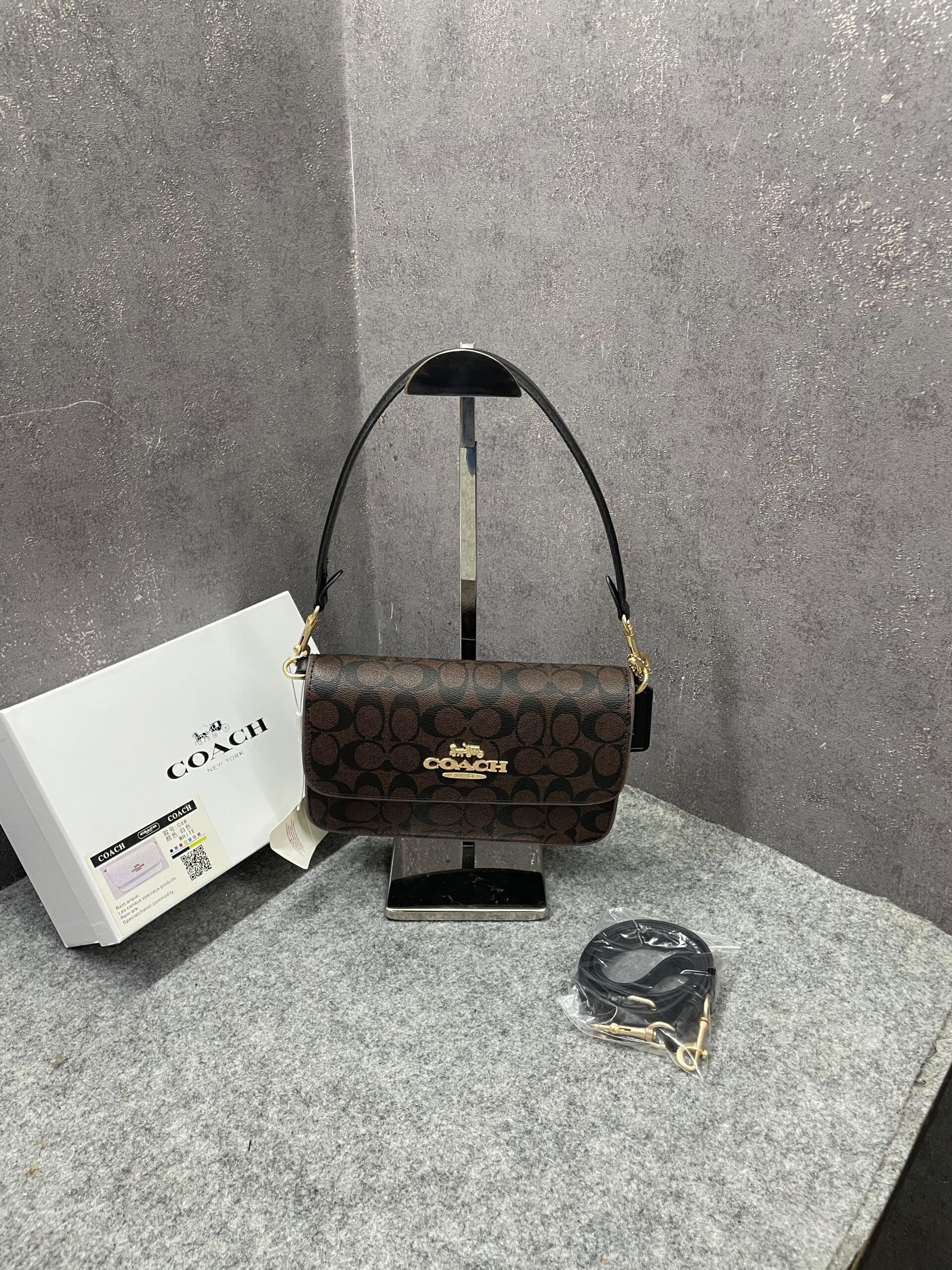 coacch brynn c4 coffee shoulder bag signature canvas with og box & dust cover coffee coacch brynn c4 coffee shoulder bag signature canvas with og box & dust cover coffee