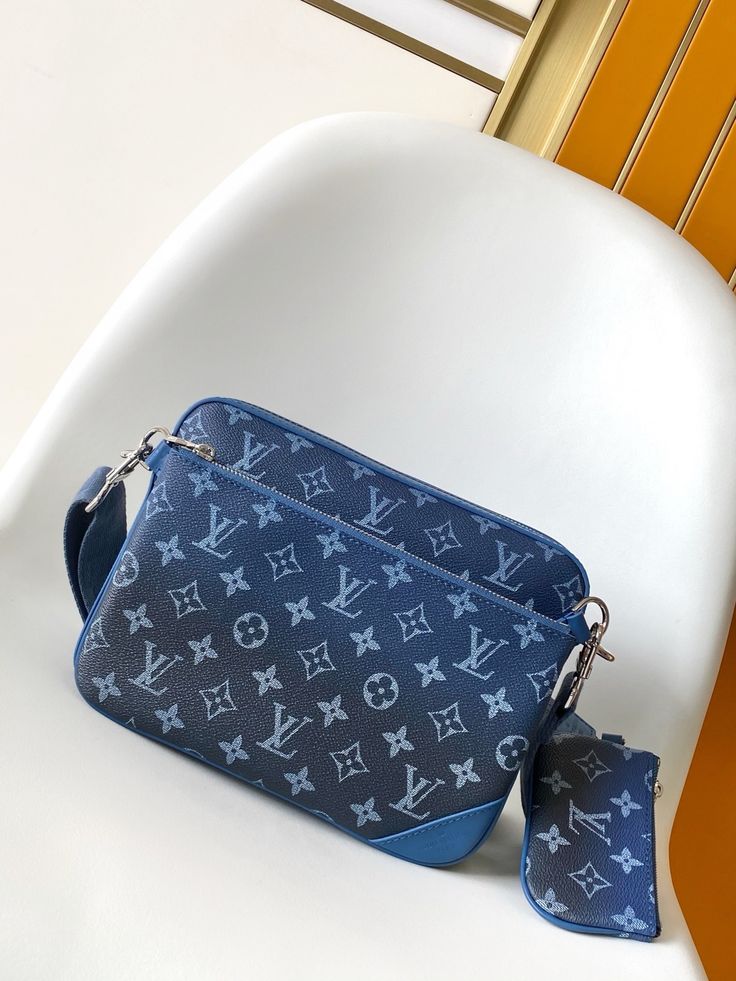louuis vuitton lv m45320 virgil abloh trio messenger multi crossbody bag with og box & dust bag gradient blue louuis vuitton lv m45320 virgil abloh trio messenger multi crossbody bag with og box & dust bag gradient blue