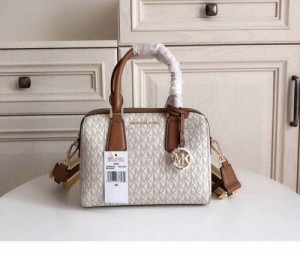 michael kor boston handbag with og box and dust bag premium quality (biege brown) 1600