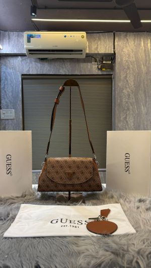guess dea top zipper shoulder bag with box 6236 guess dea top zipper shoulder bag with box 6236