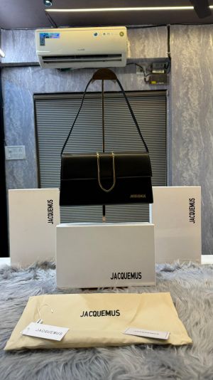 jacquemus leather le bambino with sling strap og box & dust bag 6239 jacquemus leather le bambino with sling strap og box & dust bag 6239