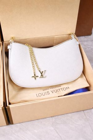 loui vuitton pochette bloom with box 6150 loui vuitton pochette bloom with box 6150