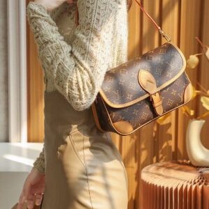 loui vuitton diane pm sling bag with orignal box 244