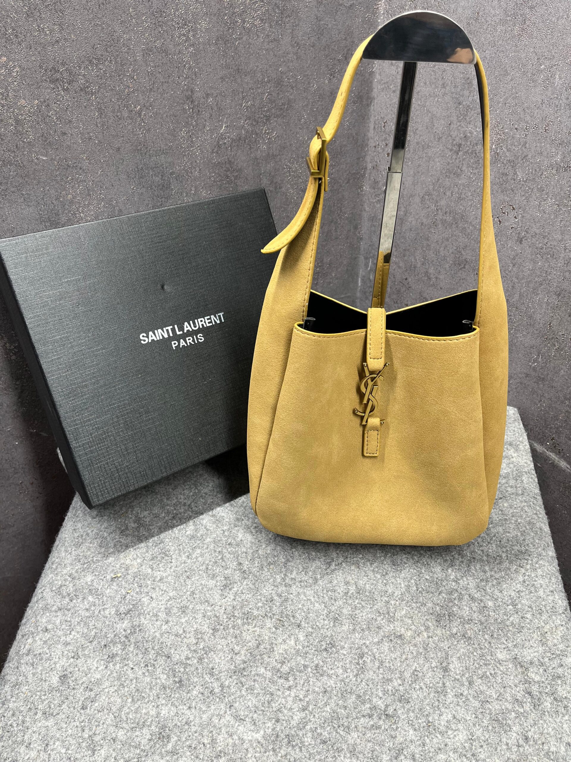 ysl saint laurent le 5 7 mini hobo textured leather apricot khakhi shoulder bag with og box dust cover & carry bag apricot khakhi 6090 ysl saint laurent le 5 7 mini hobo textured leather apricot khakhi shoulder bag with og box dust cover & carry bag apricot khakhi 6090