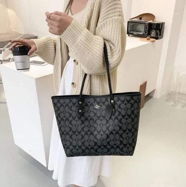 coachh signature city tote bag with og red box (55398 black) coachh signature city tote bag with og red box (55398 black)