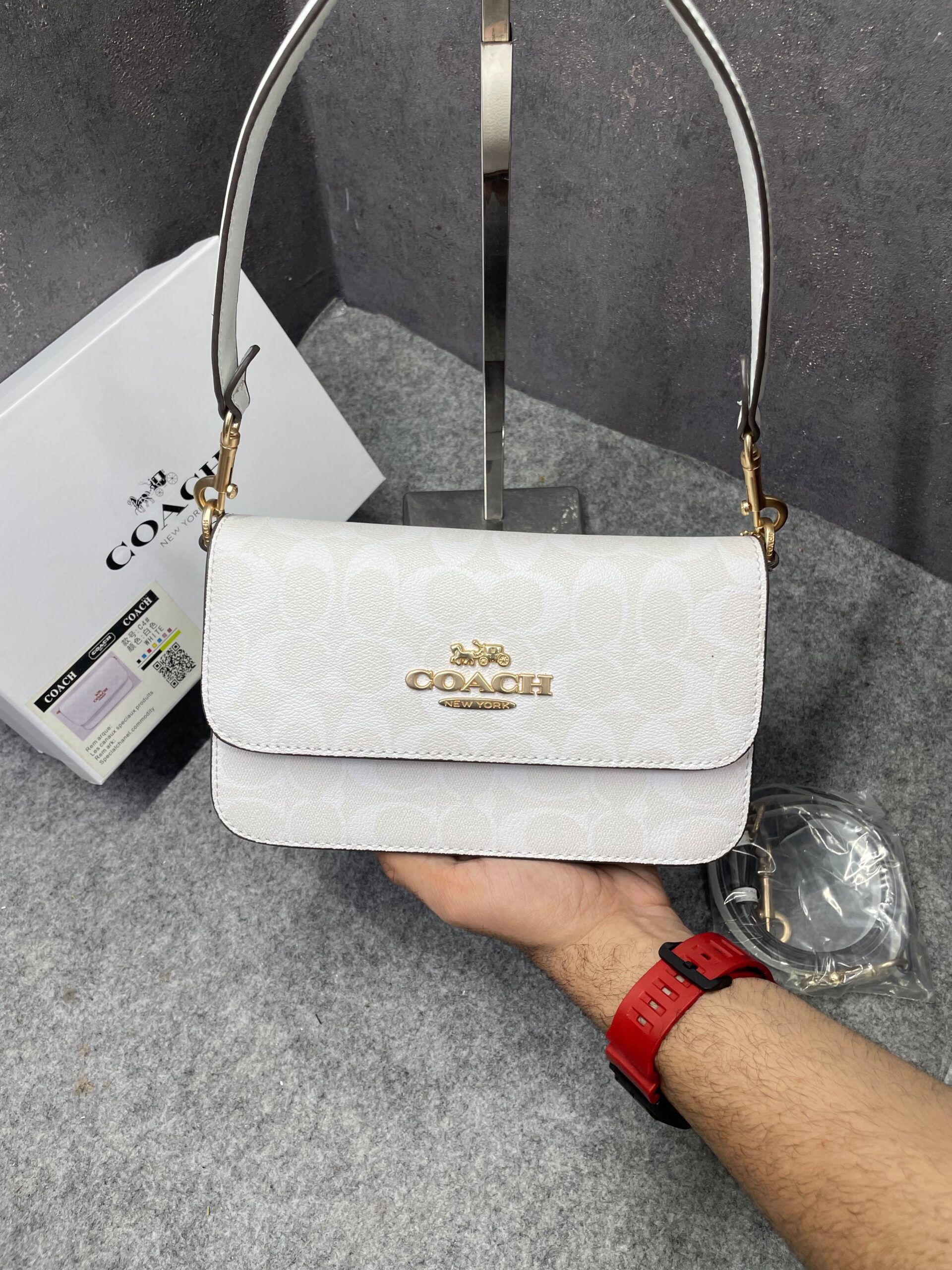 coacch brynn c4 white shoulder bag signature canvas with og box & dust cover white coacch brynn c4 white shoulder bag signature canvas with og box & dust cover white