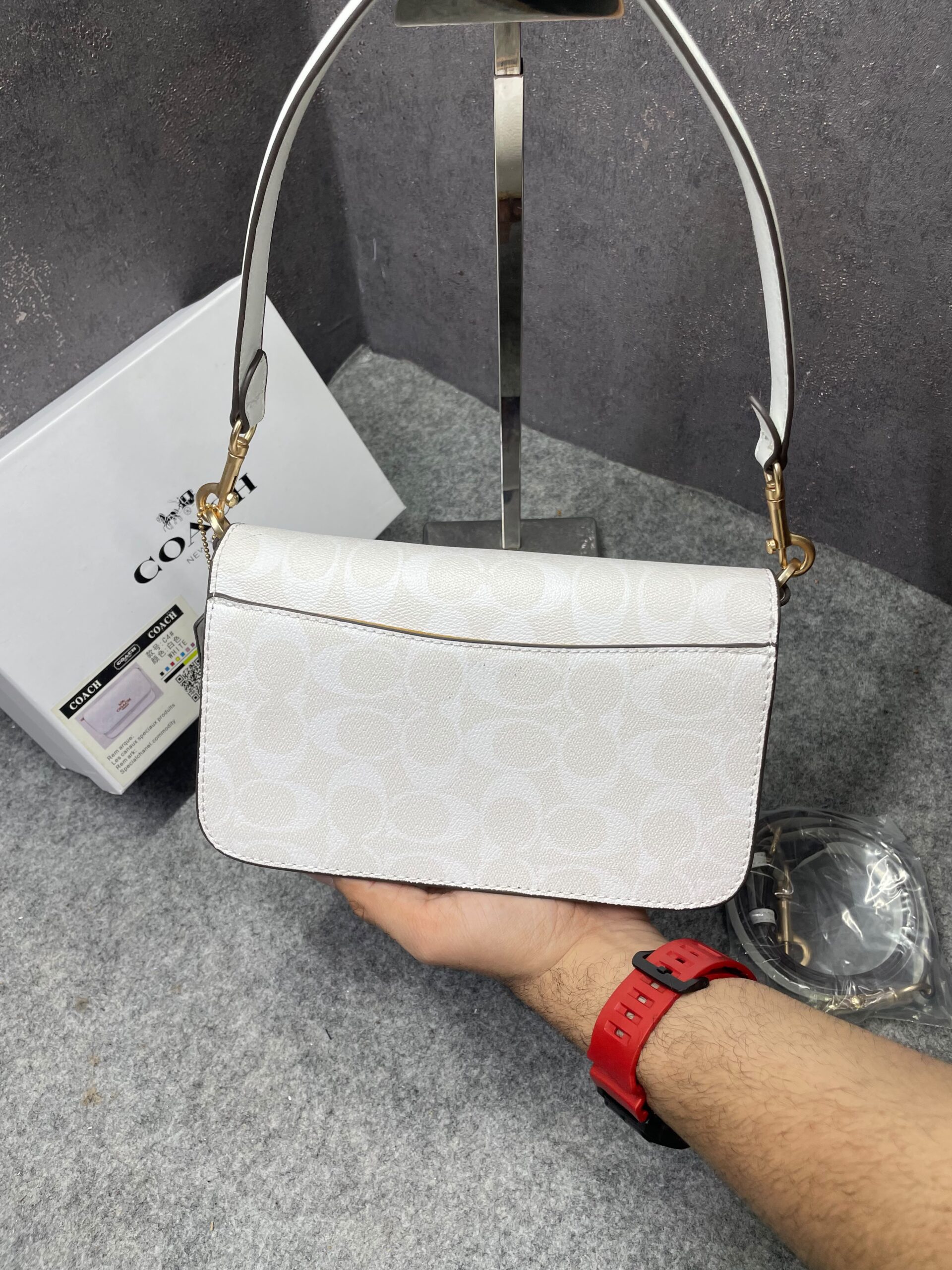 coacch brynn c4 white shoulder bag signature canvas with og box & dust cover white coacch brynn c4 white shoulder bag signature canvas with og box & dust cover white