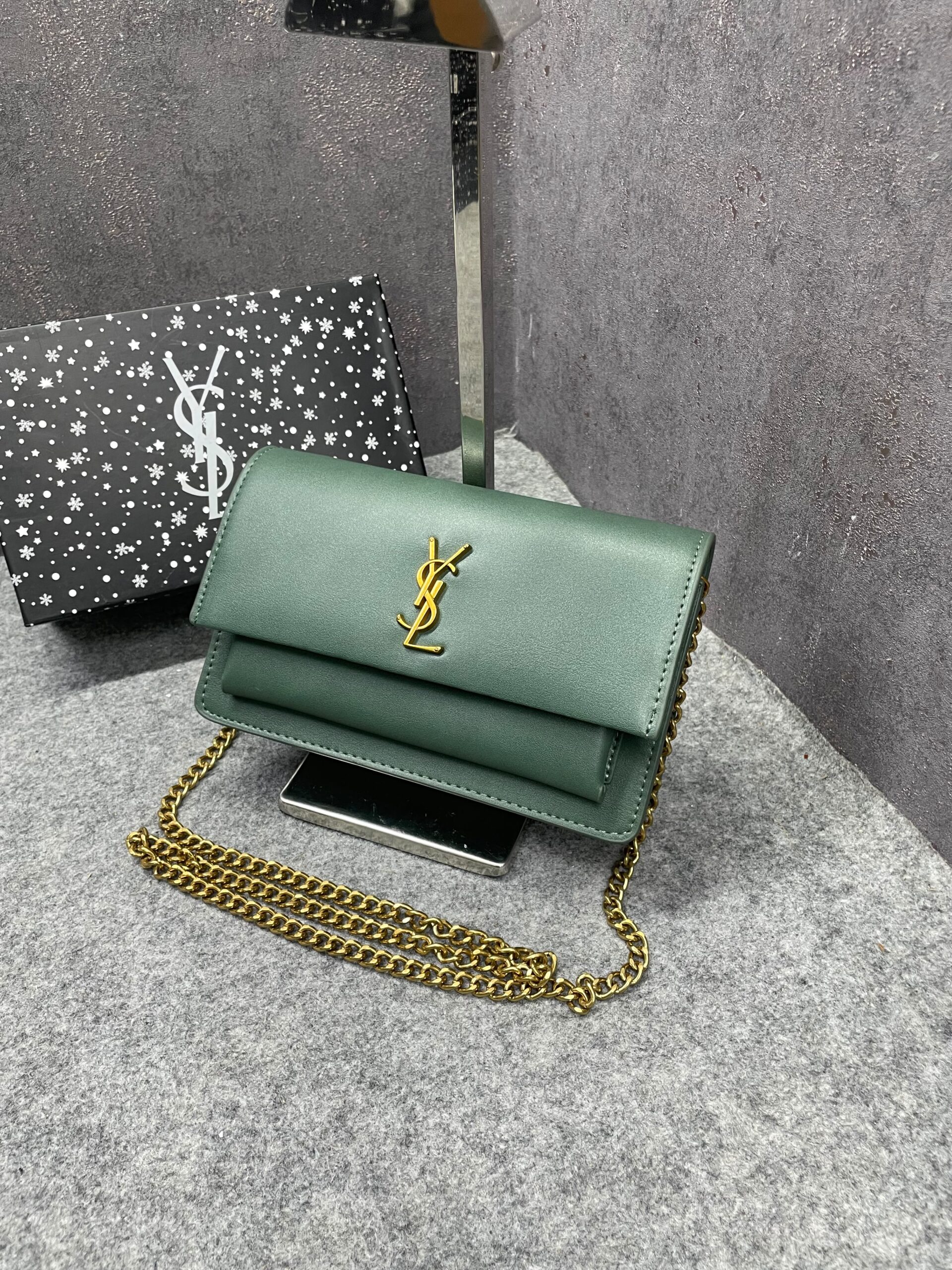 ysl sunset green small shoulder bag with og box & dust cover 8878 green ysl sunset green small shoulder bag with og box & dust cover 8878 green