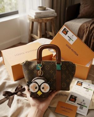 loui vuitton lastest edition with box 6285 loui vuitton lastest edition with box 6285