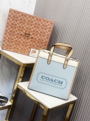 coac field tote bag with og folding box with 6466 coac field tote bag with og folding box with 6466