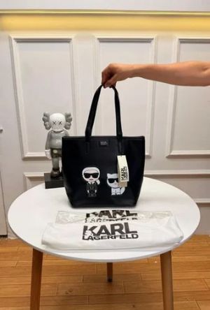 karl lagerfeld embossed logo tote para mujer original with dust bag 6457 karl lagerfeld embossed logo tote para mujer original with dust bag 6457