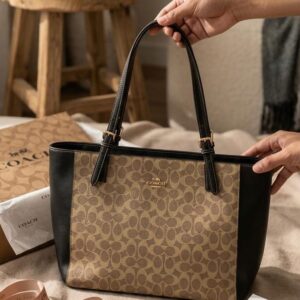 coac voyager jet set print tote bag with dust bag 6573
