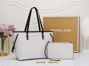 michael kor tote bag with pouch & dust bag brand box 6508 michael kor tote bag with pouch & dust bag brand box 6508