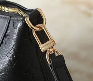 louii.s vuitton skyline handbag with box dustbag box 6523 louii.s vuitton skyline handbag with box dustbag box 6523