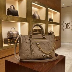 louii.s vuitton skyline handbag with box dustbag box 6525