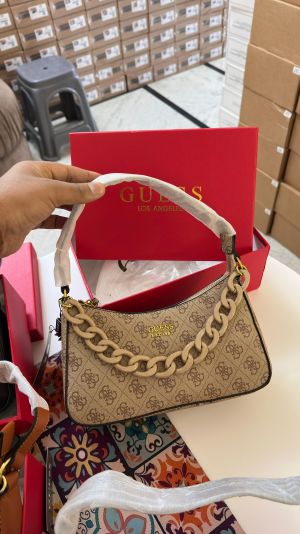 guess dea top zipper shoulder bag with box 6221 guess dea top zipper shoulder bag with box 6221