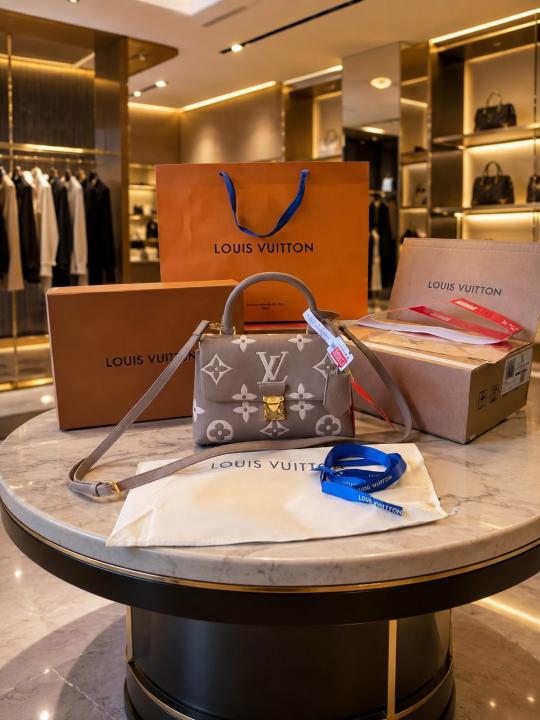 louiis vuitton madelene mm bicolor handbag with double box dustbag sling belt bill carrybag 6599 louiis vuitton madelene mm bicolor handbag with double box dustbag sling belt bill carrybag 6599