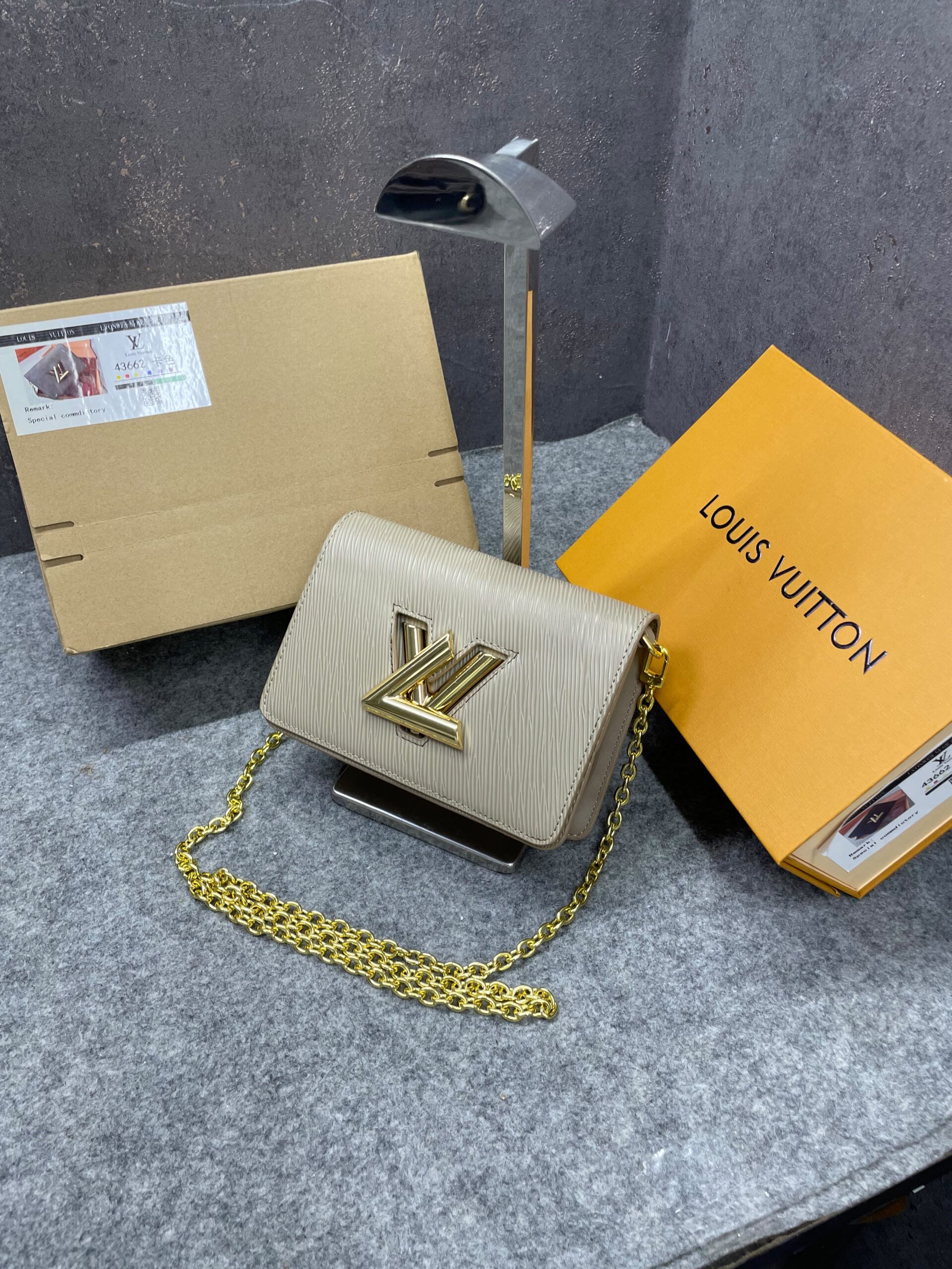 louiis vuitton twist mm bag crafted epi leather sling chain strap with og double dust cover & carry bag kose apricot 43662 louiis vuitton twist mm bag crafted epi leather sling chain strap with og double dust cover & carry bag kose apricot 43662