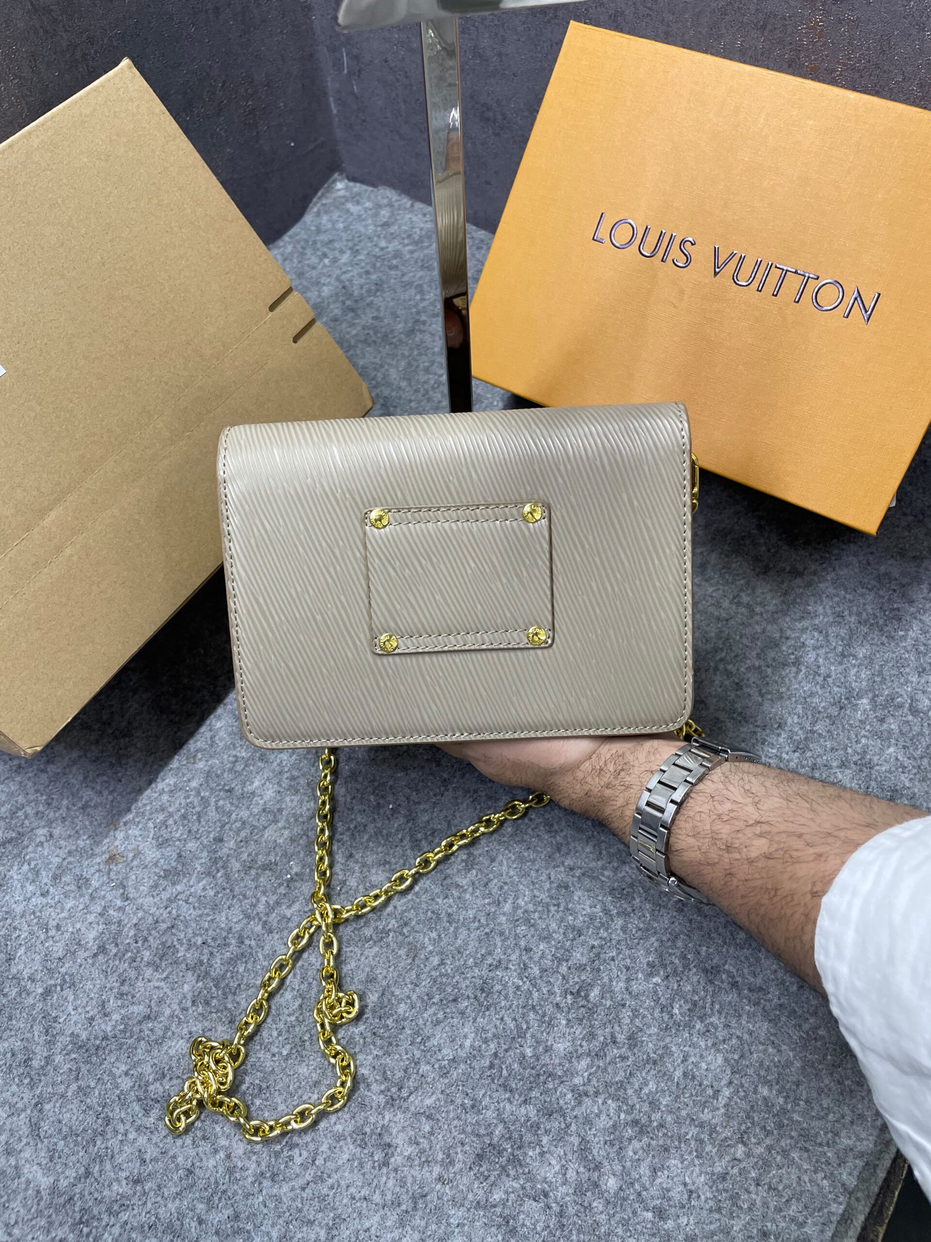 louiis vuitton twist mm bag crafted epi leather sling chain strap with og double dust cover & carry bag kose apricot 43662 louiis vuitton twist mm bag crafted epi leather sling chain strap with og double dust cover & carry bag kose apricot 43662