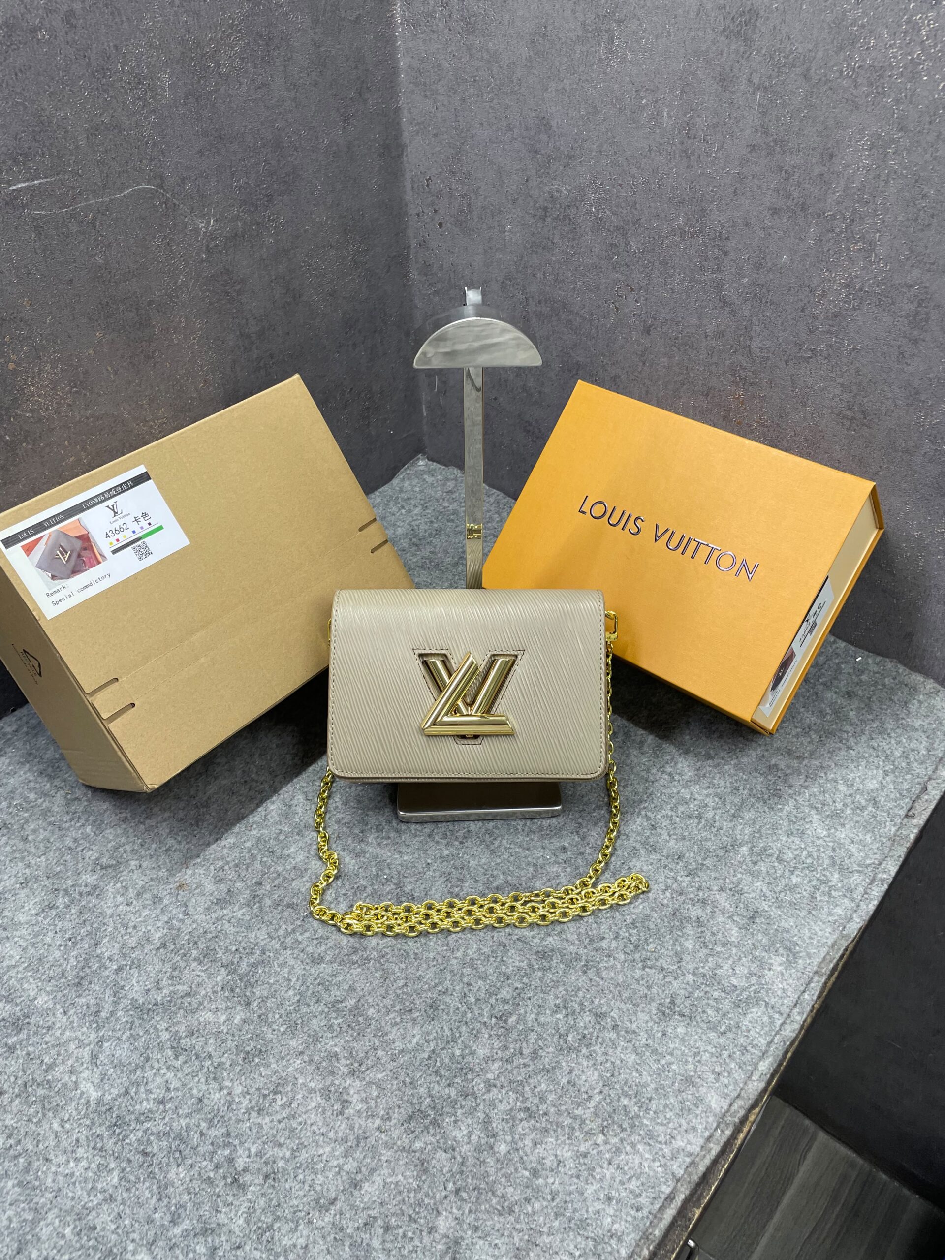 louiis vuitton twist mm bag crafted epi leather sling chain strap with og double dust cover & carry bag kose apricot 43662 louiis vuitton twist mm bag crafted epi leather sling chain strap with og double dust cover & carry bag kose apricot 43662
