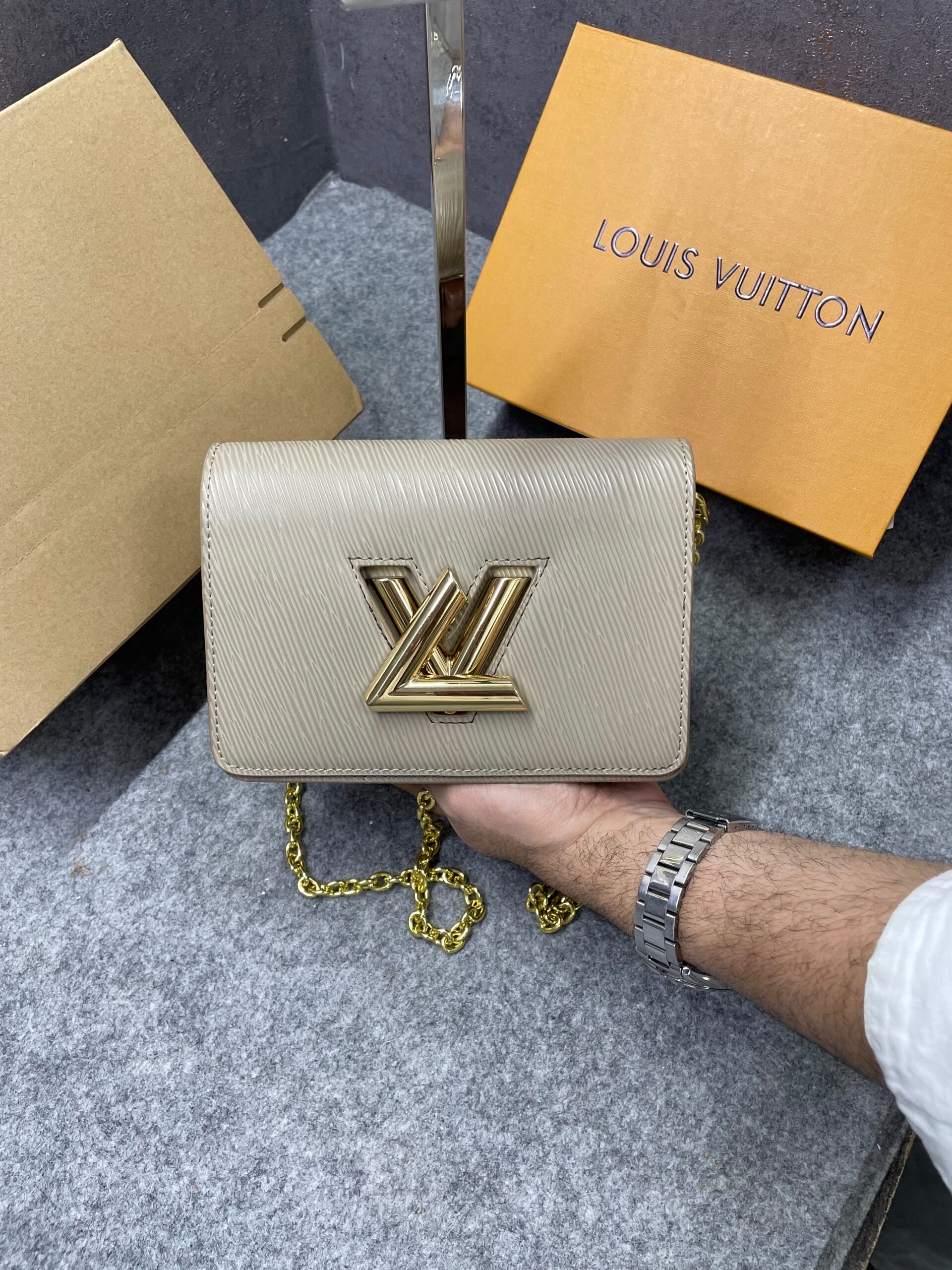 louiis vuitton twist mm bag crafted epi leather sling chain strap with og double dust cover & carry bag kose apricot 43662 louiis vuitton twist mm bag crafted epi leather sling chain strap with og double dust cover & carry bag kose apricot 43662