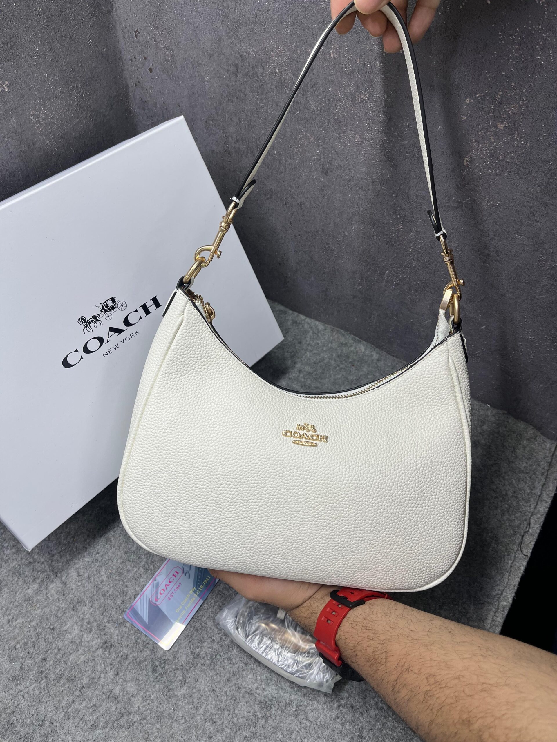 coacch teri hobo large shoulder bag with og box & dust cover 8006 litchi white coacch teri hobo large shoulder bag with og box & dust cover 8006 litchi white