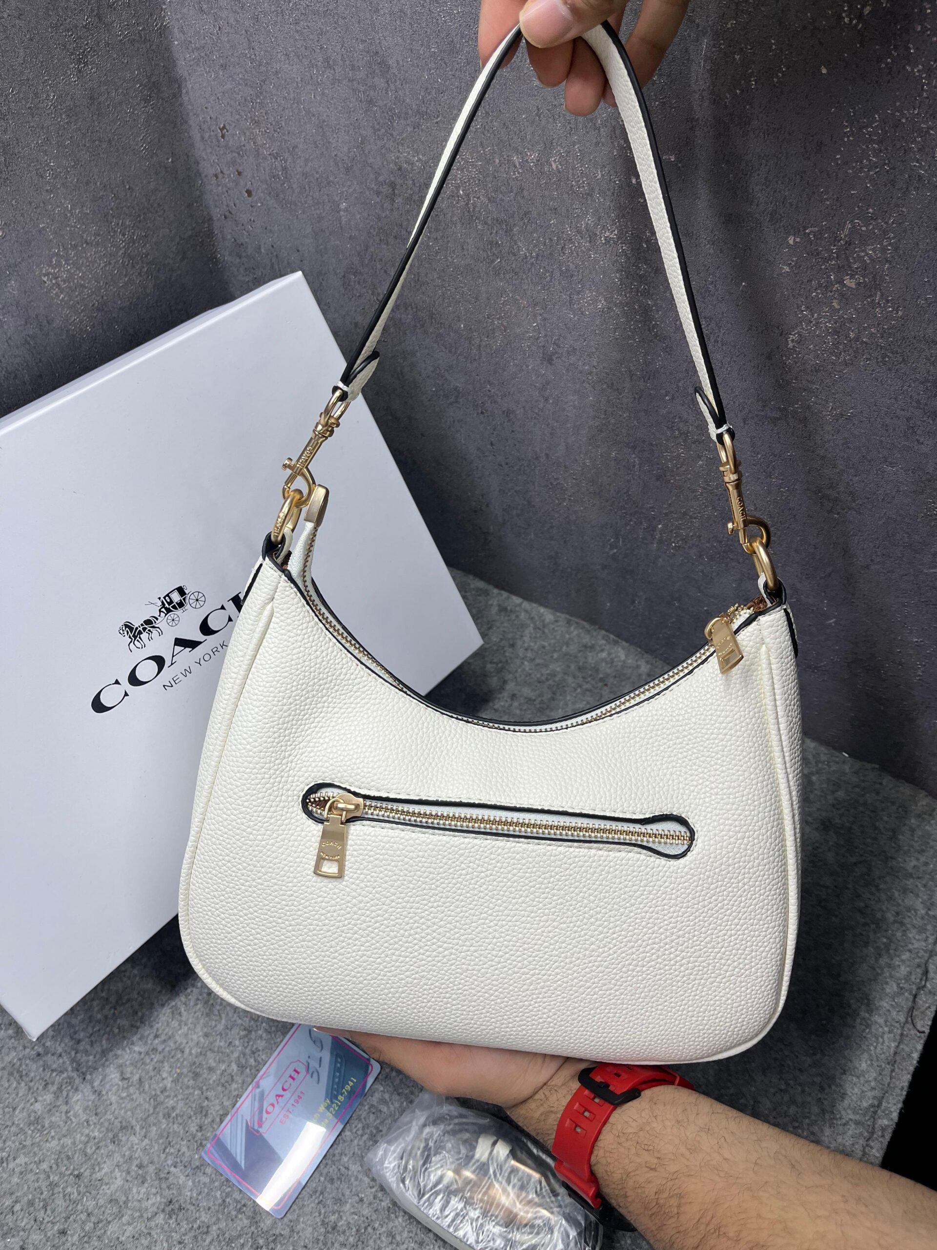 coacch teri hobo large shoulder bag with og box & dust cover 8006 litchi white coacch teri hobo large shoulder bag with og box & dust cover 8006 litchi white