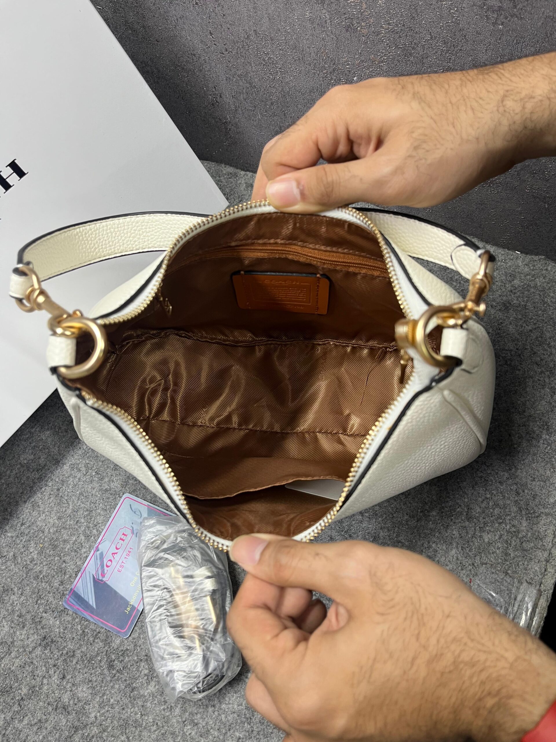 coacch teri hobo large shoulder bag with og box & dust cover 8006 litchi white coacch teri hobo large shoulder bag with og box & dust cover 8006 litchi white