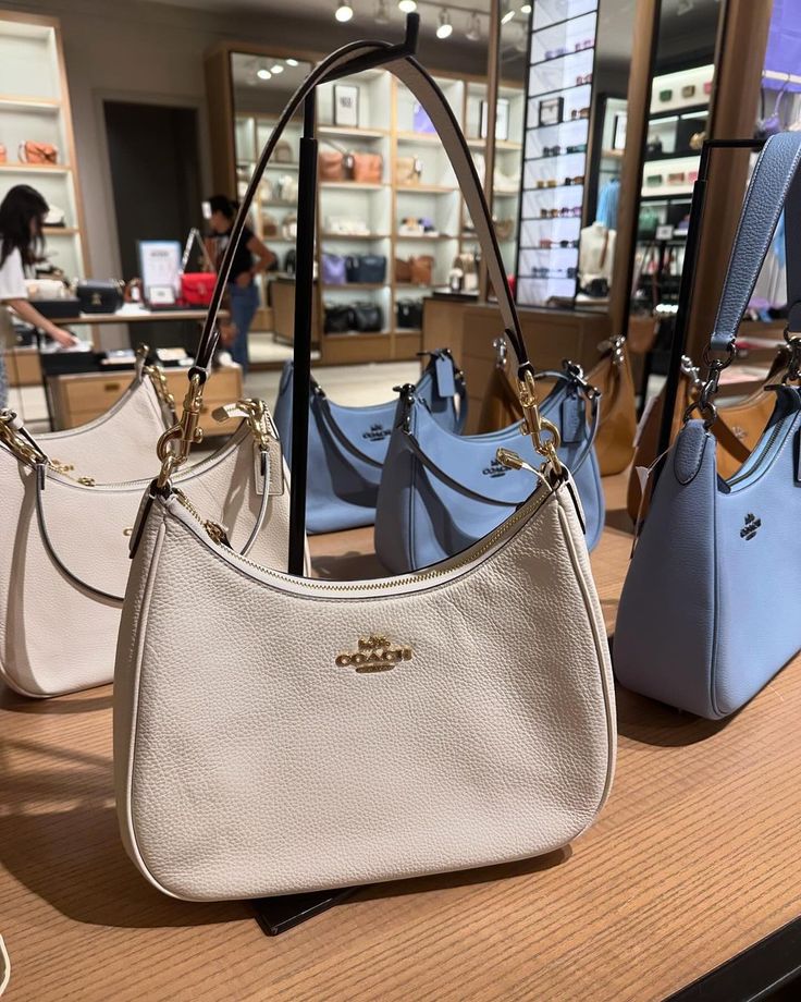 coacch teri hobo large shoulder bag with og box & dust cover 8006 litchi white coacch teri hobo large shoulder bag with og box & dust cover 8006 litchi white