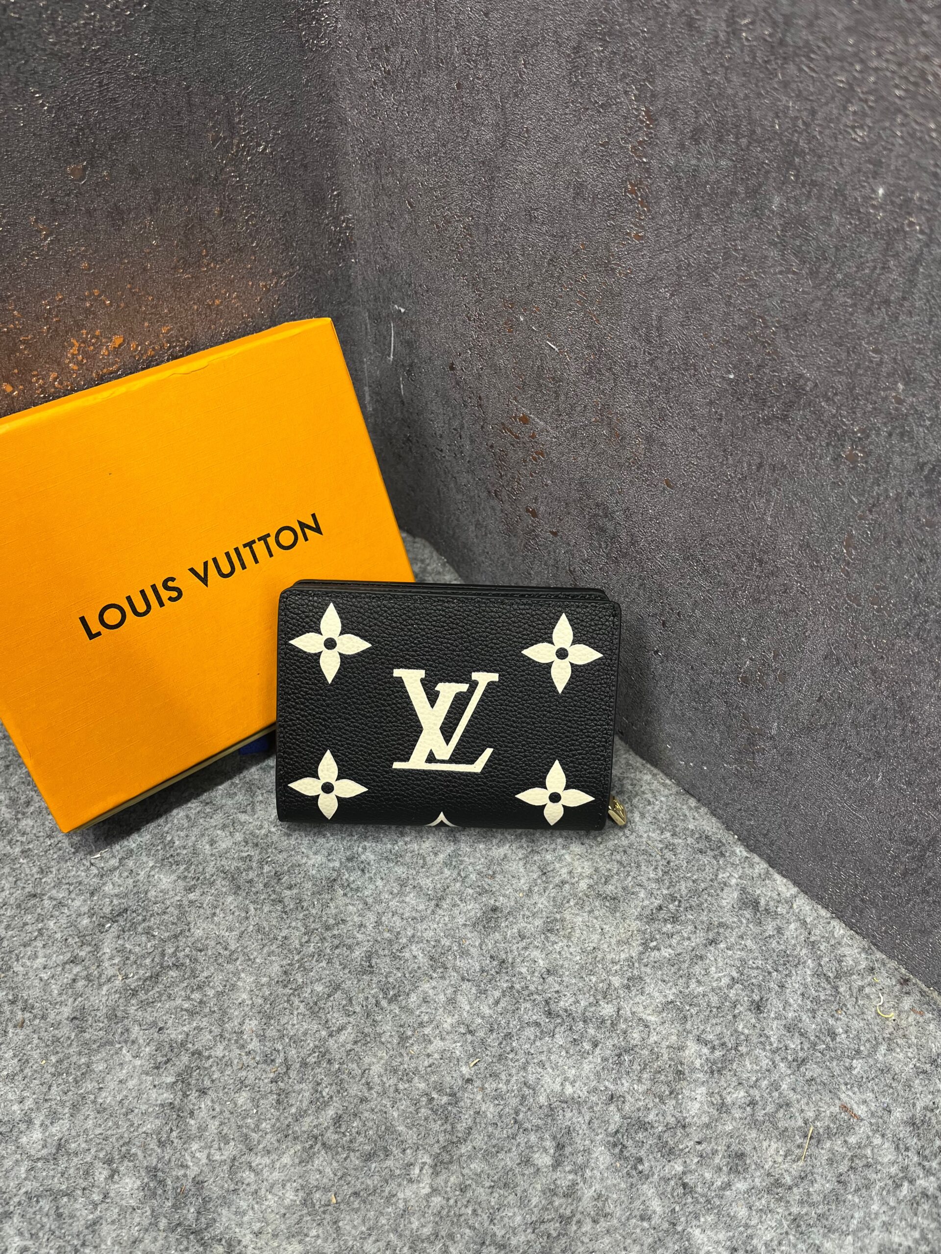 louiis vuitton portefeuille clea bifold black cream wallet monogram empreinte tourterelle with og box dust cover & carry bag m80152 black silk screen louiis vuitton portefeuille clea bifold black cream wallet monogram empreinte tourterelle with og box dust cover & carry bag m80152 black silk screen
