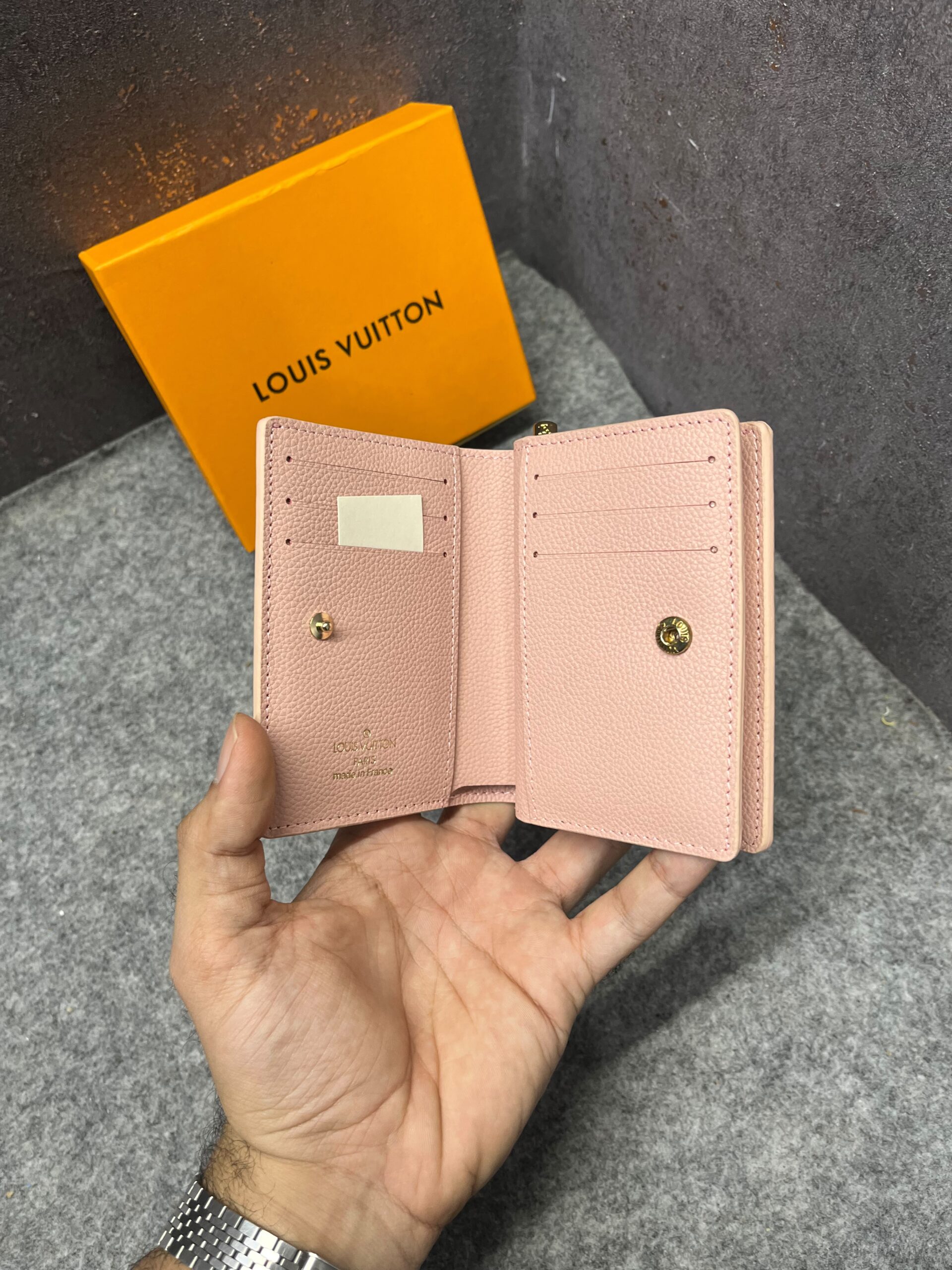 louiis vuitton portefeuille clea bifold pink wallet monogram empreinte tourterelle with og box dust cover & carry bag m80152 pink silk screen louiis vuitton portefeuille clea bifold pink wallet monogram empreinte tourterelle with og box dust cover & carry bag m80152 pink silk screen