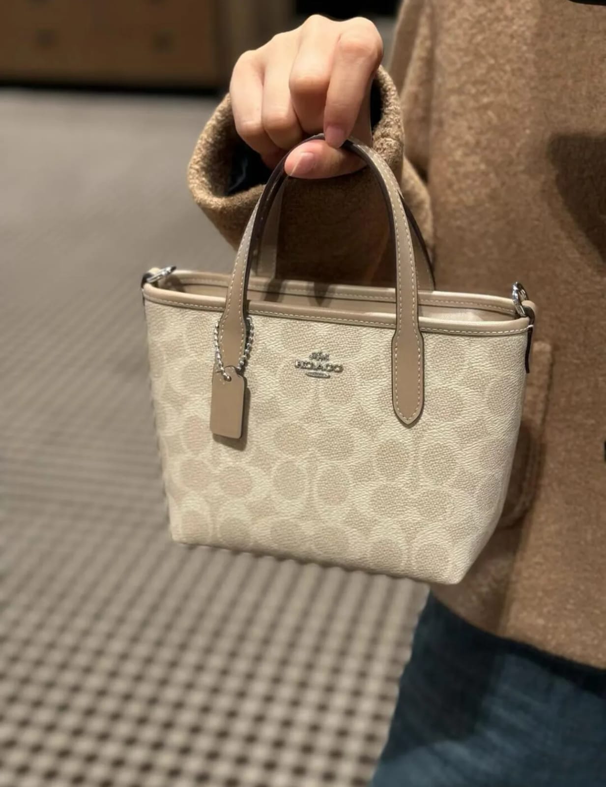 coacch city mini tote with og box dust cover signature canvas milk tea apricot 6602 coacch city mini tote with og box dust cover signature canvas milk tea apricot 6602